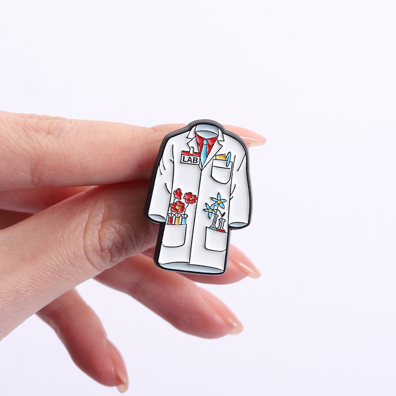Emaliowane przypinki w kształc – Lab Coat Medical recenzja i cena